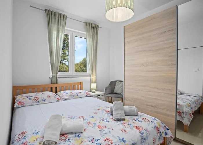 Apartment Dreams By The Sea