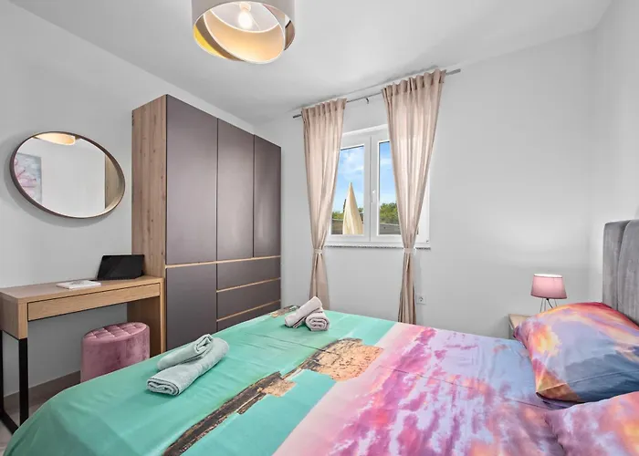 Apartment Dreams By The Sea