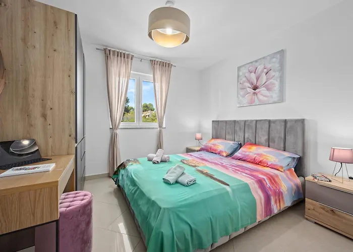 Apartment Dreams By The Sea
